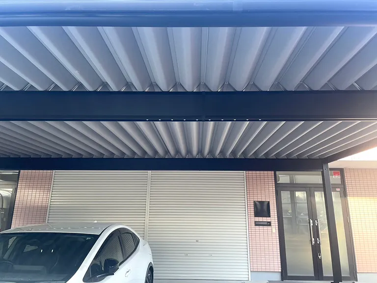 折半カーポート屋根裏